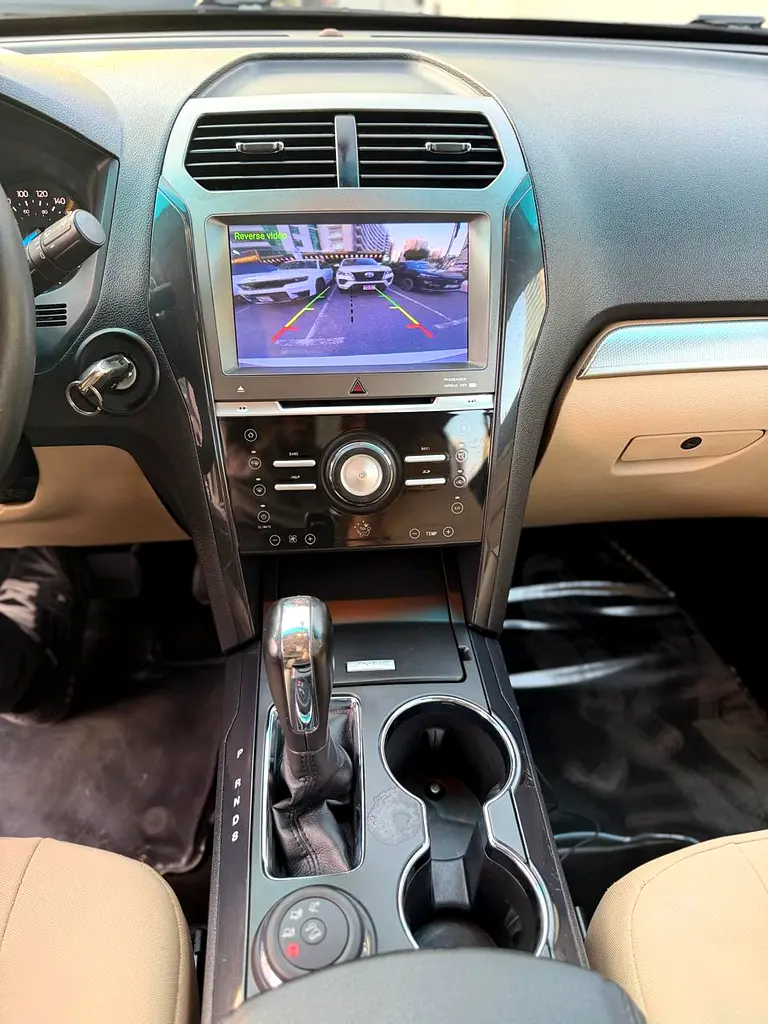 Ford Explorer XLT 2017 GCC Specs - Well Maintained SUV - Image 13