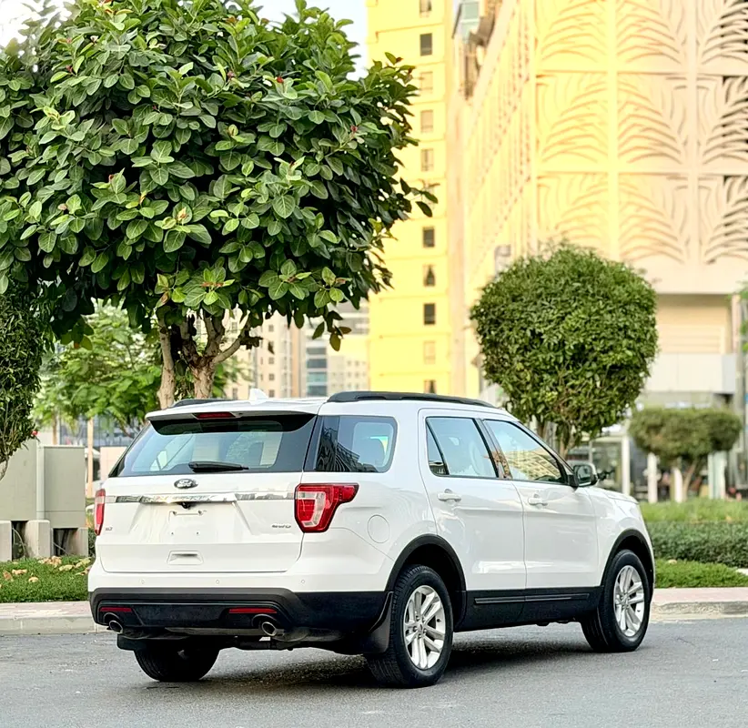 Ford Explorer XLT 2017 GCC Specs - Well Maintained SUV - Image 7