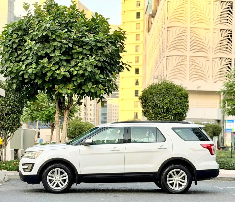 Ford Explorer XLT 2017 GCC Specs - Well Maintained SUV - Image 8