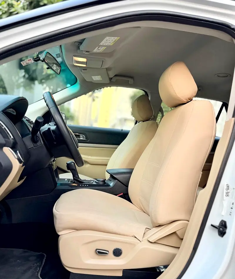 Ford Explorer XLT 2017 GCC Specs - Well Maintained SUV - Image 9