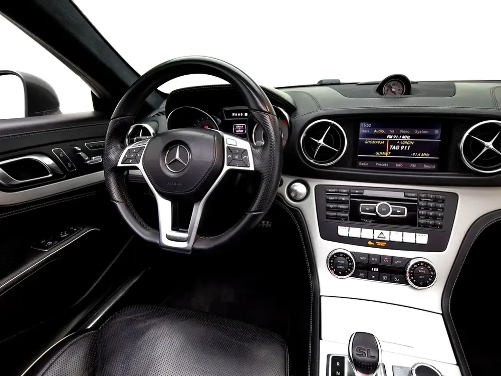 2013 | Mercedes Benz | SL350 | GCC Spec - Image 12
