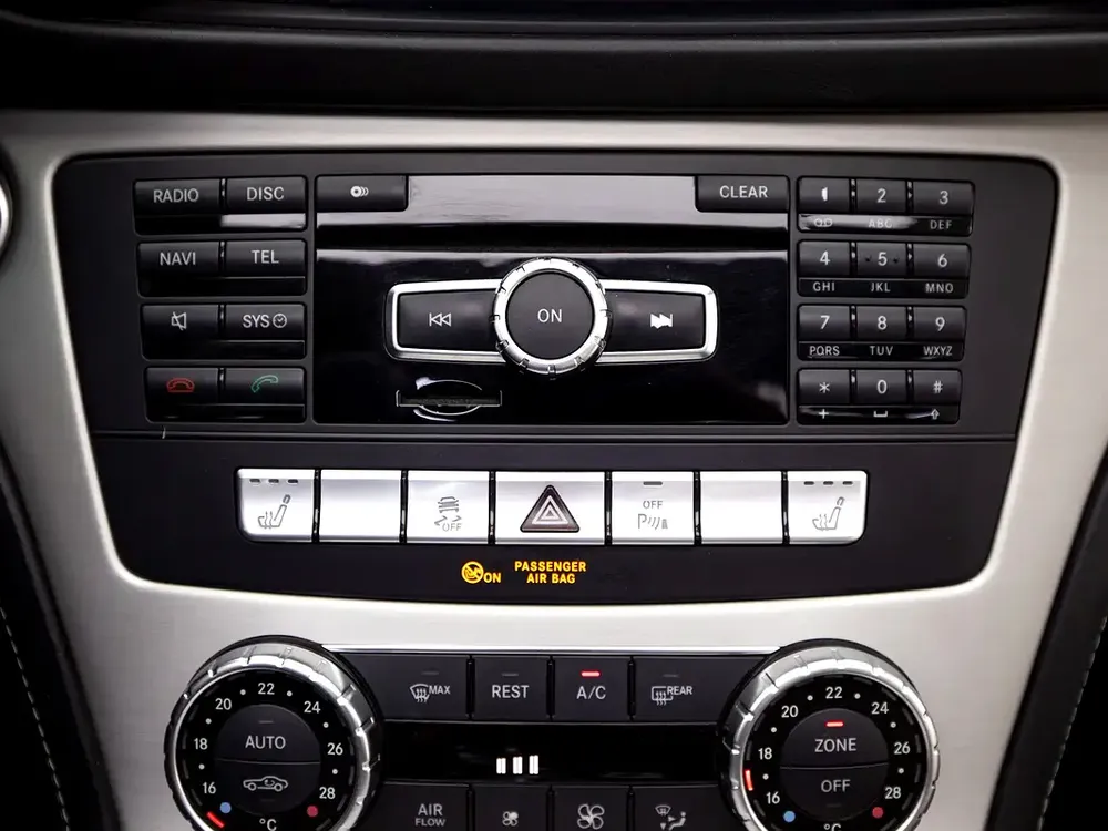 2013 | Mercedes Benz | SL350 | GCC Spec - Image 15