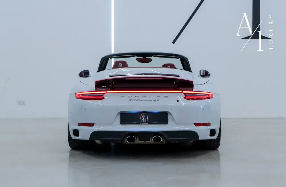 2017 Porsche 911 Carrera 4s Fully Loaded, Full Service History, Excellent Condition GCC Spec - Image 4