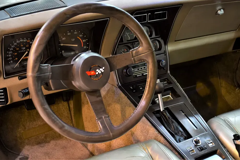 Chevrolet Corvette C3 ( COLLECTOR EDITION ) 1982 Model! in Copper / Golden Color! American Specs - Image 13