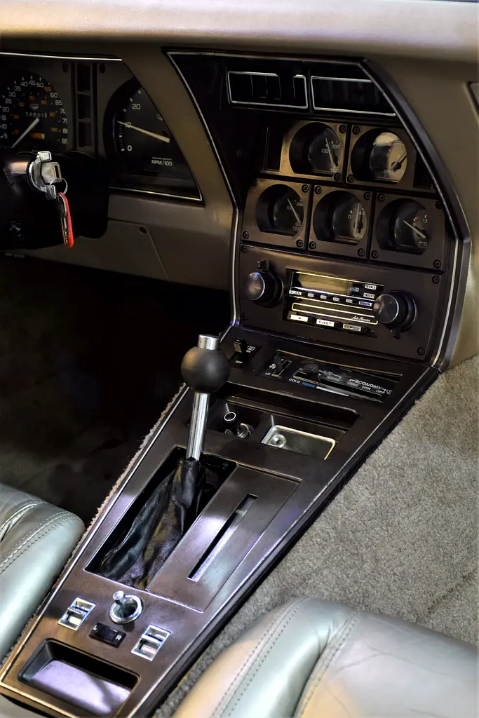 Chevrolet Corvette C3 ( COLLECTOR EDITION ) 1982 Model! in Copper / Golden Color! American Specs - Image 16