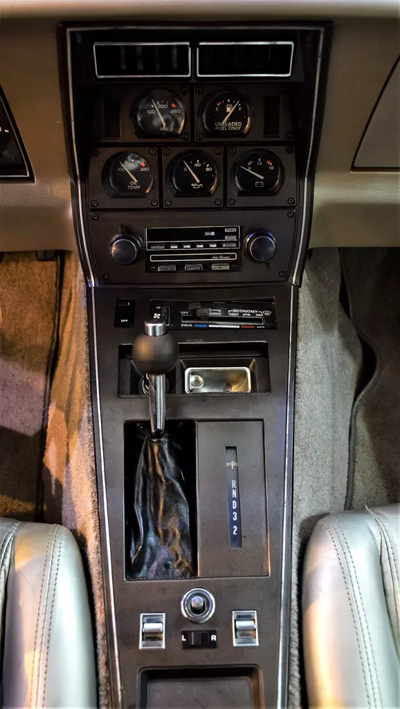 Chevrolet Corvette C3 ( COLLECTOR EDITION ) 1982 Model! in Copper / Golden Color! American Specs - Image 17