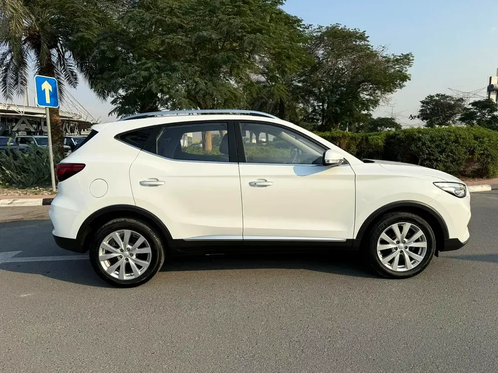 PUSH START || 552/- AED EMI MG ZS 2025 1.5L || GCC Specs ||Well Maintained Original Paint 100% - Image 4