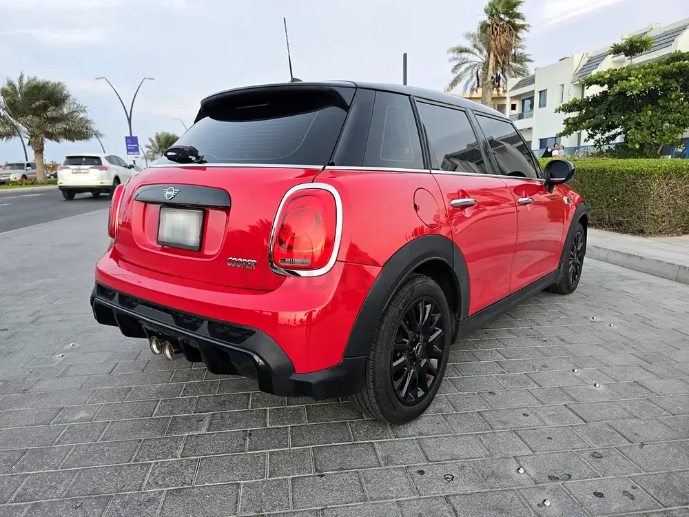 2019 MINI Cooper Hatchback - Very Fuel Effecient - Excellent Condition - Image 4