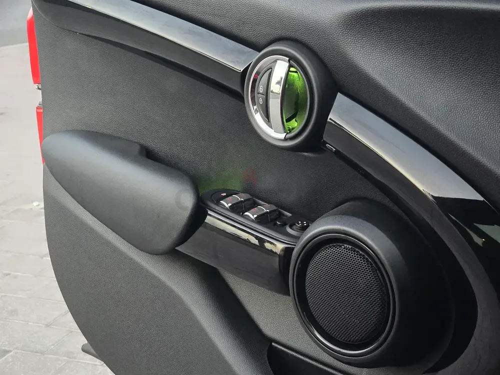 2019 MINI Cooper Hatchback - Very Fuel Effecient - Excellent Condition - Image 6