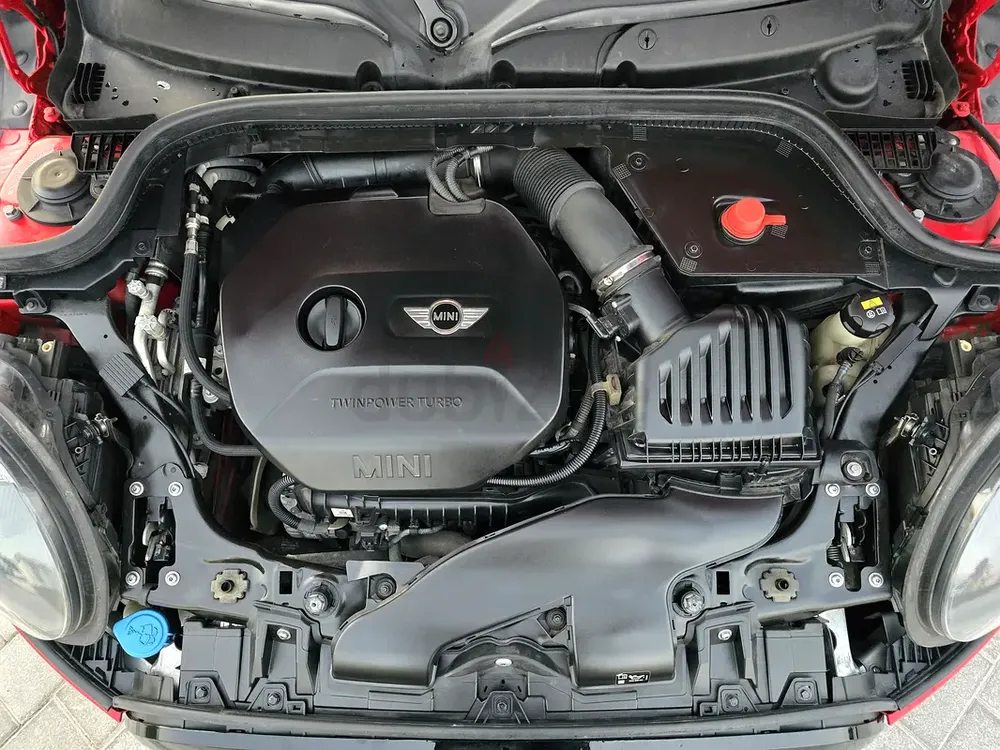 2019 MINI Cooper Hatchback - Very Fuel Effecient - Excellent Condition - Image 8