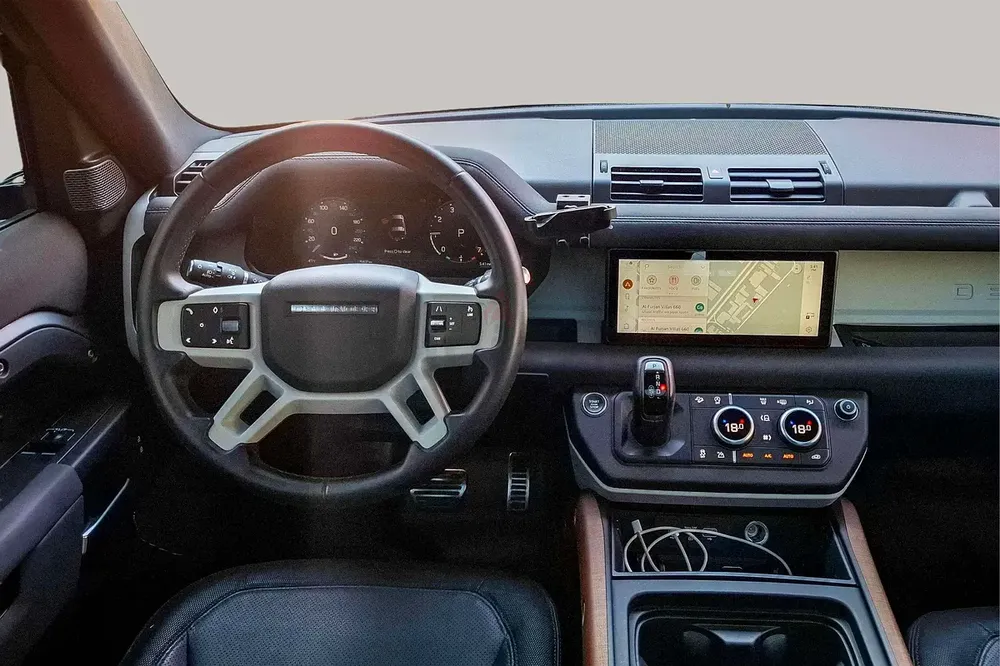 AED 3951/month | 2023 Land Rover Defender 90 S P300 | GCC Specs | Ref#477102 - Image 10