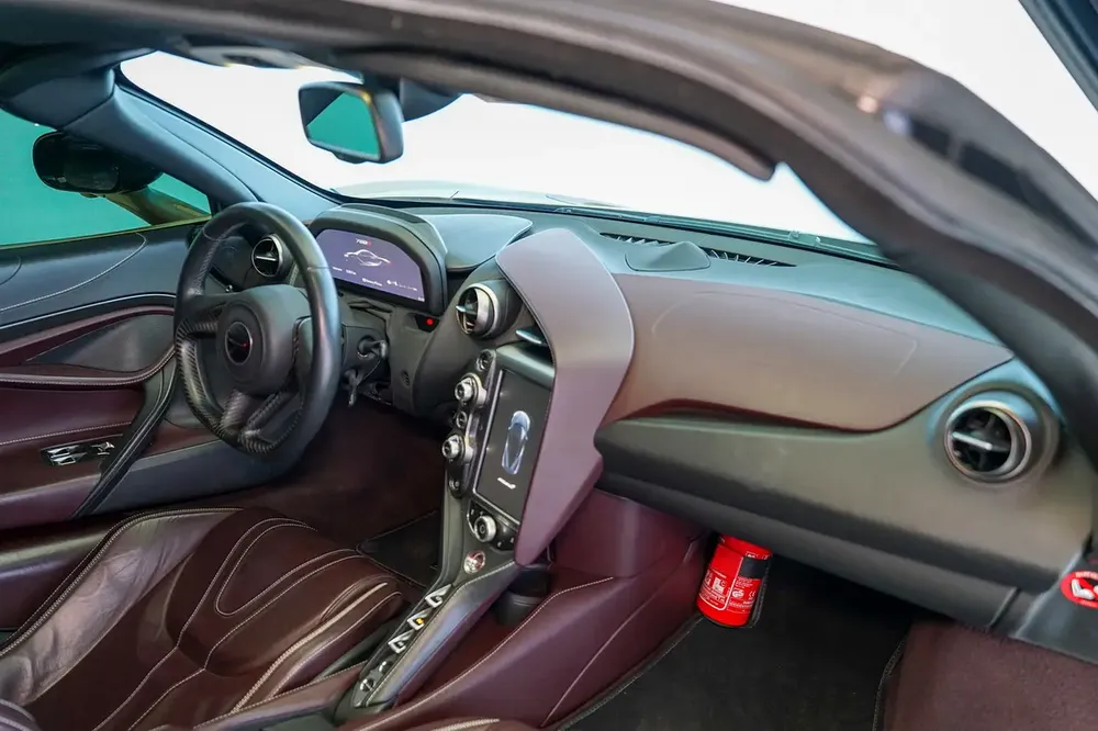 720 S | CARBON EXTERIOR | GCC | WARRANTY AVAILABLE - Image 14
