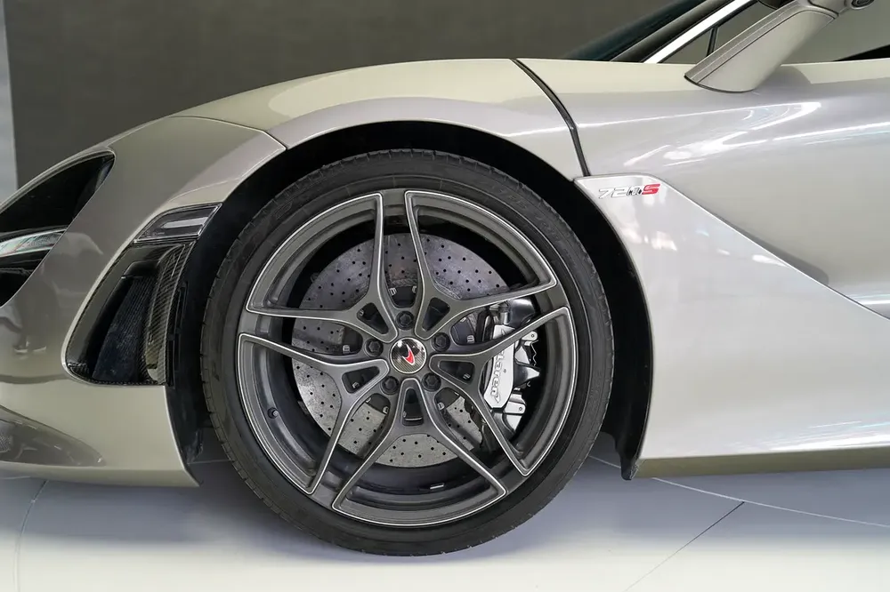 720 S | CARBON EXTERIOR | GCC | WARRANTY AVAILABLE - Image 7