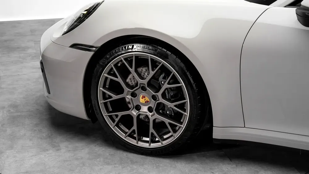 Porsche 911 Carrera - 2023 - GCC - Under Warranty - Image 4