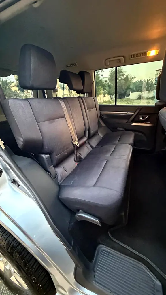 Mitsubishi Pajero GLS Mid Option GCC Specs Accident Free well Maintained - Image 16