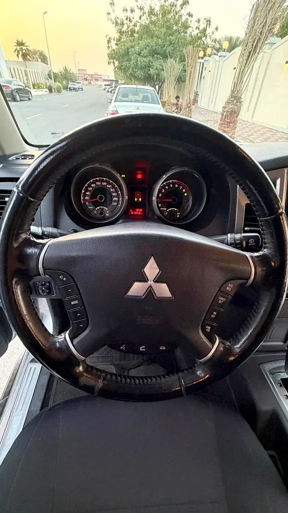 Mitsubishi Pajero GLS Mid Option GCC Specs Accident Free well Maintained - Image 18