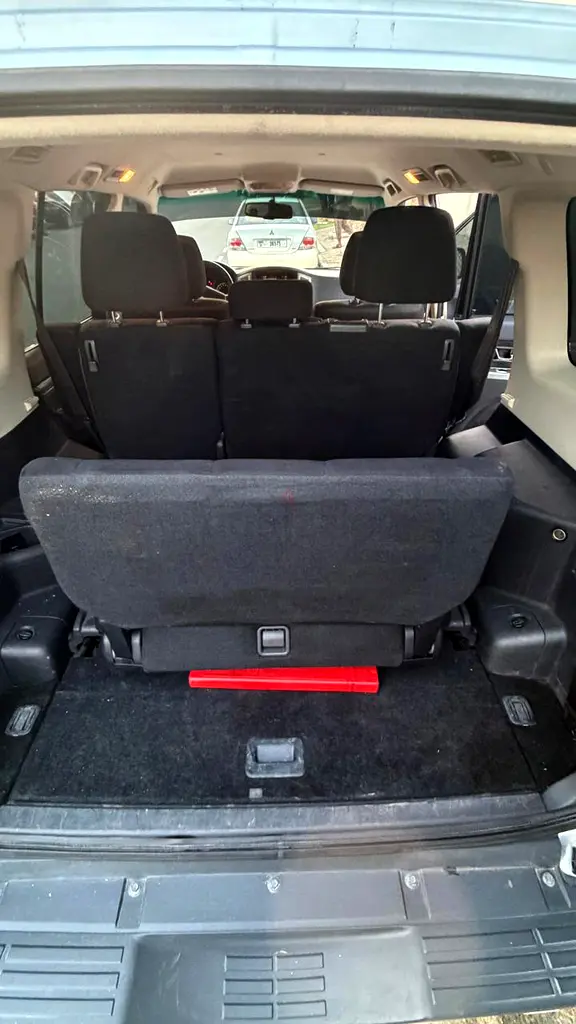 Mitsubishi Pajero GLS Mid Option GCC Specs Accident Free well Maintained - Image 19