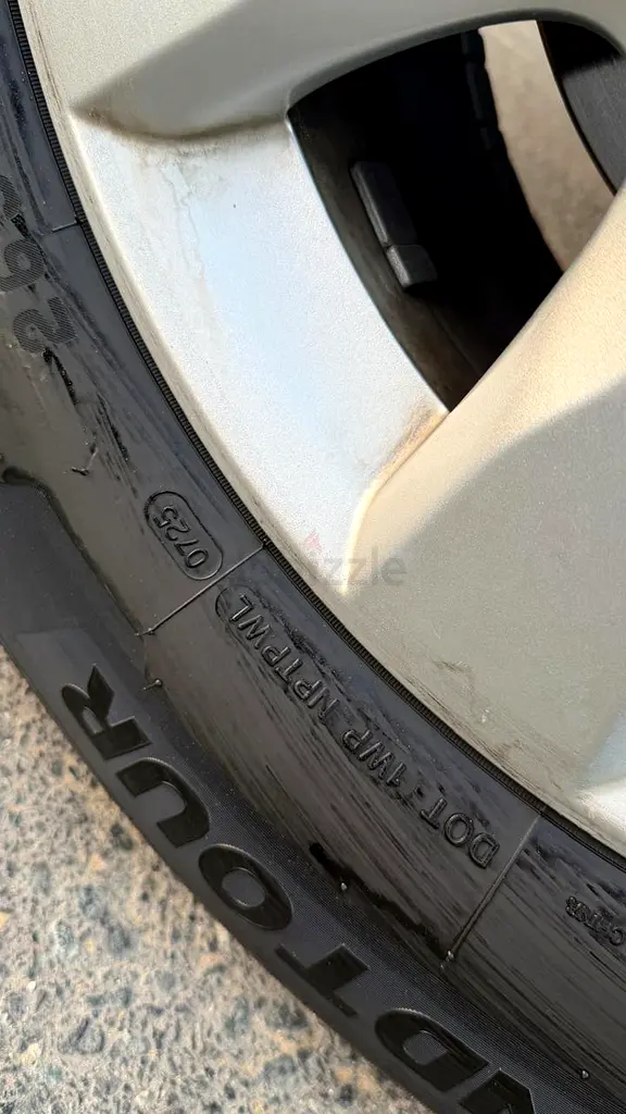 Mitsubishi Pajero GLS Mid Option GCC Specs Accident Free well Maintained - Image 20