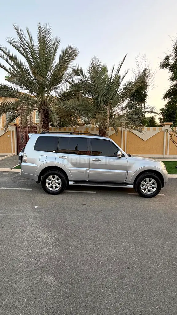 Mitsubishi Pajero GLS Mid Option GCC Specs Accident Free well Maintained - Image 5