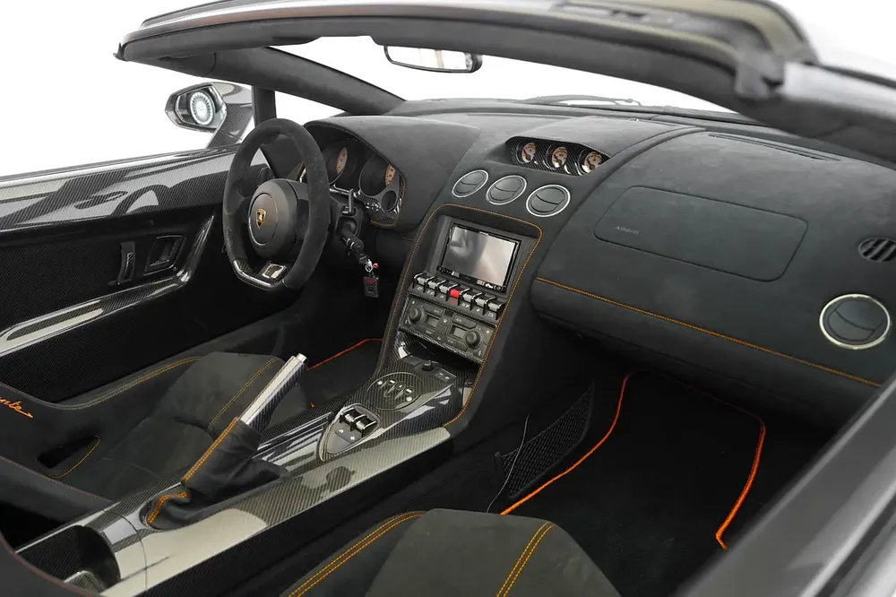 GALLARDO PERFORMANTE SPYDER | INTERIOR AND EXTERIOR CARBON | WARRANTY AVAILANLE - Image 10