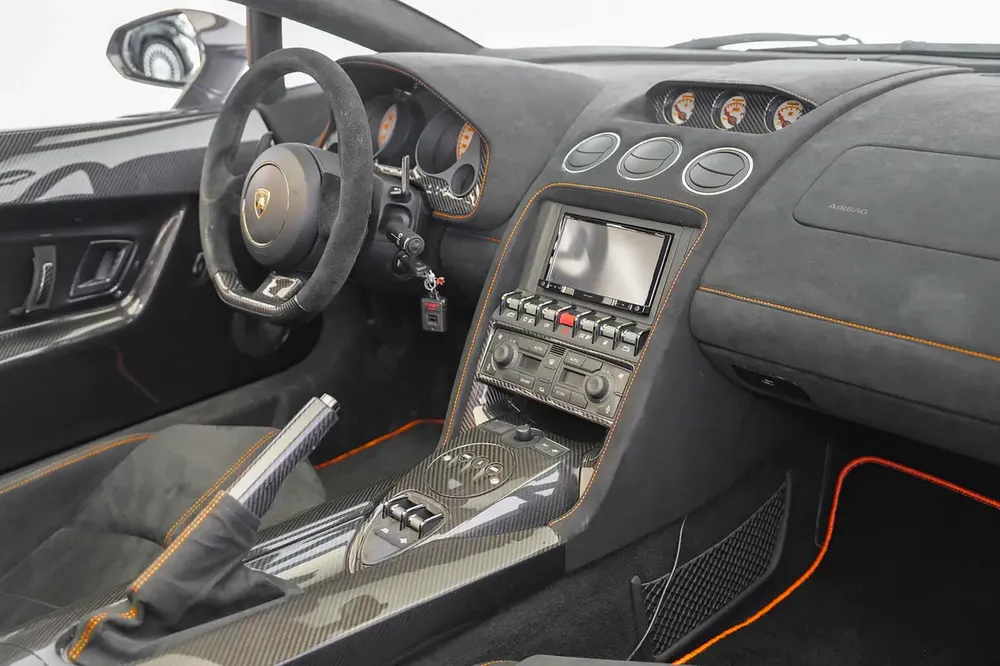 GALLARDO PERFORMANTE SPYDER | INTERIOR AND EXTERIOR CARBON | WARRANTY AVAILANLE - Image 11