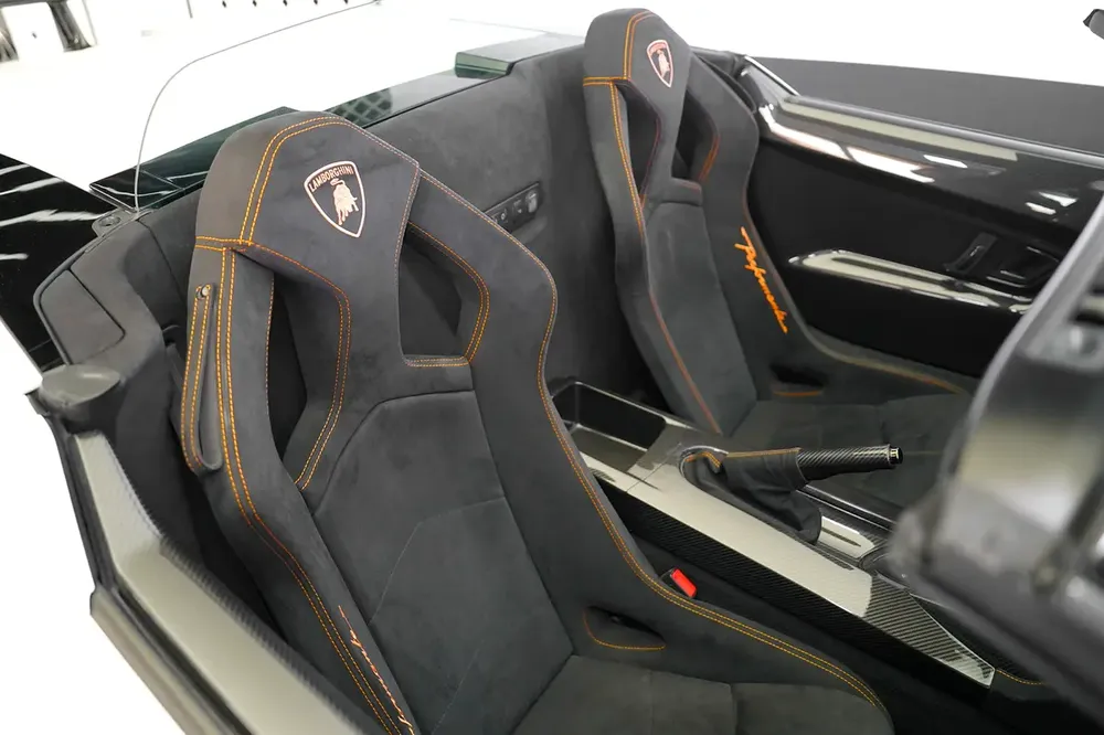 GALLARDO PERFORMANTE SPYDER | INTERIOR AND EXTERIOR CARBON | WARRANTY AVAILANLE - Image 12
