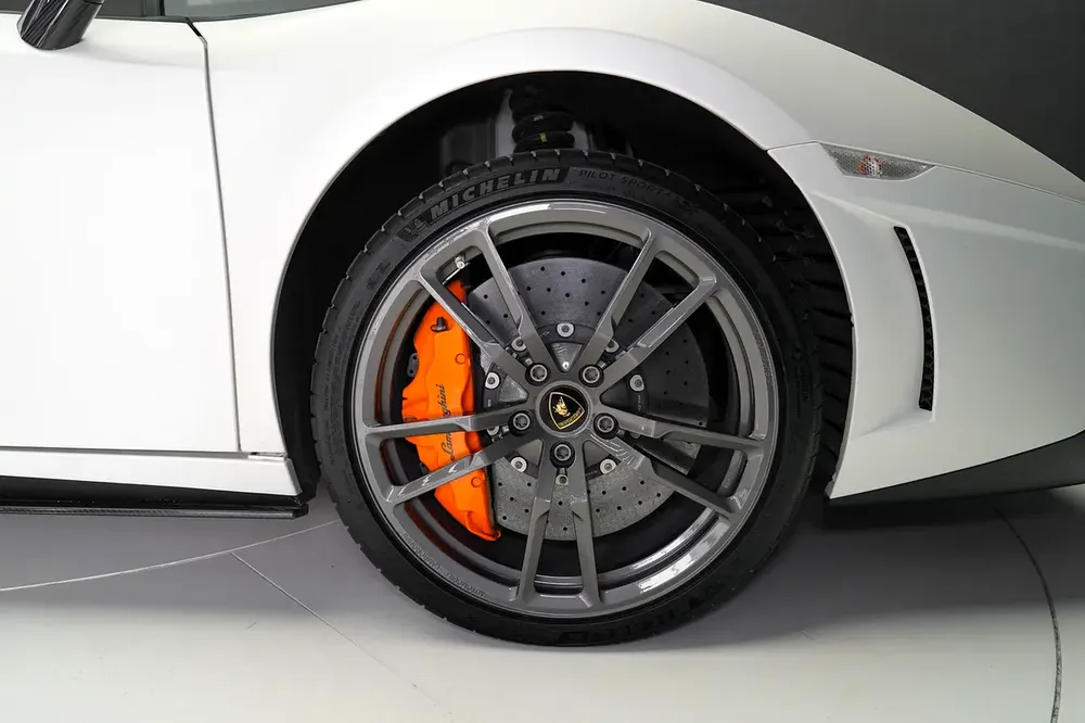 GALLARDO PERFORMANTE SPYDER | INTERIOR AND EXTERIOR CARBON | WARRANTY AVAILANLE - Image 13