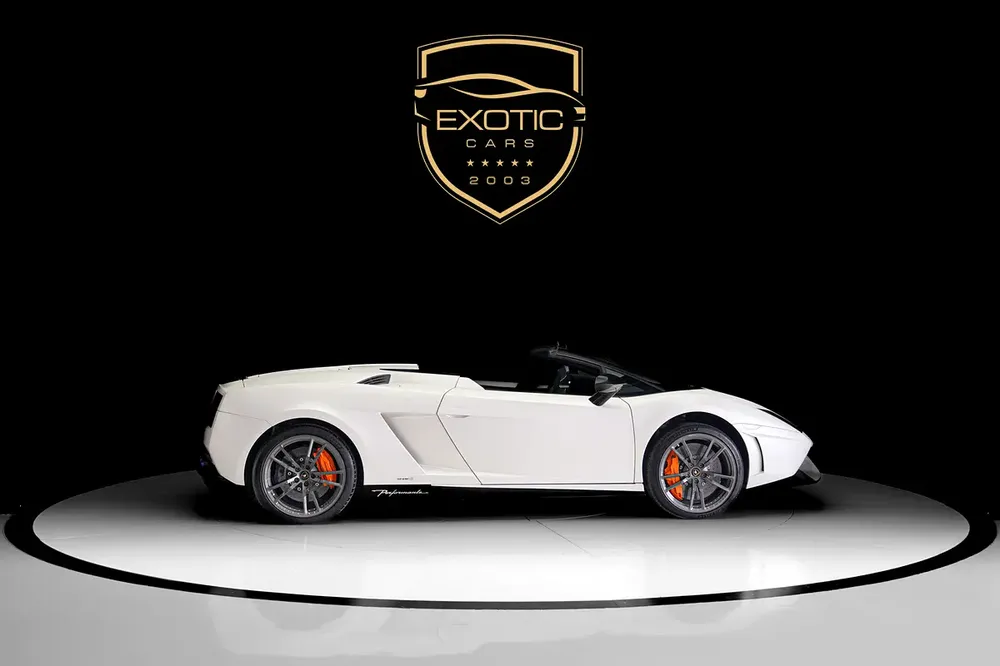 GALLARDO PERFORMANTE SPYDER | INTERIOR AND EXTERIOR CARBON | WARRANTY AVAILANLE - Image 4