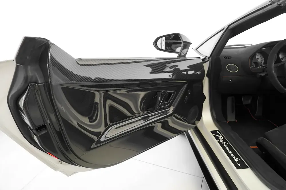GALLARDO PERFORMANTE SPYDER | INTERIOR AND EXTERIOR CARBON | WARRANTY AVAILANLE - Image 6