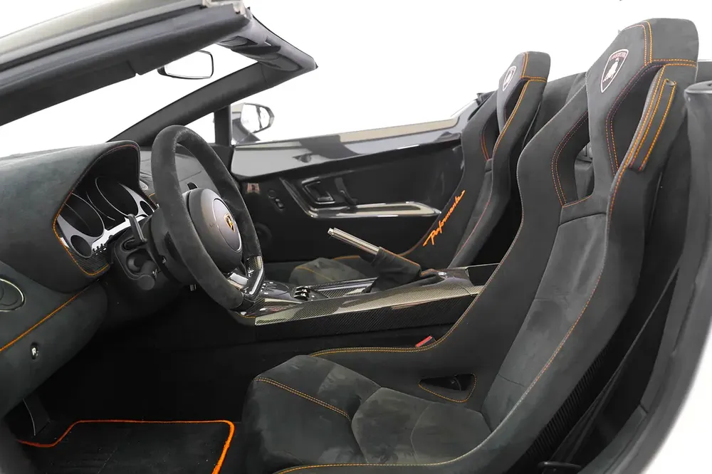 GALLARDO PERFORMANTE SPYDER | INTERIOR AND EXTERIOR CARBON | WARRANTY AVAILANLE - Image 8