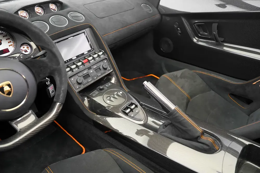 GALLARDO PERFORMANTE SPYDER | INTERIOR AND EXTERIOR CARBON | WARRANTY AVAILANLE - Image 9
