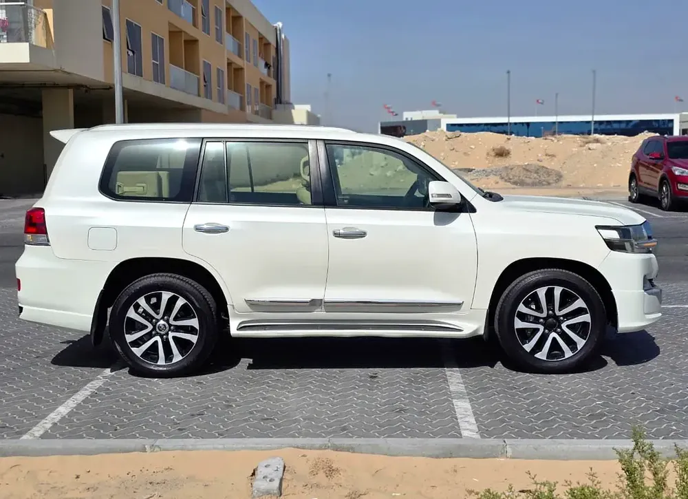 Toyota Land Cruiser GXR V6 Grand Touring 2019 GCC Specs - Image 12