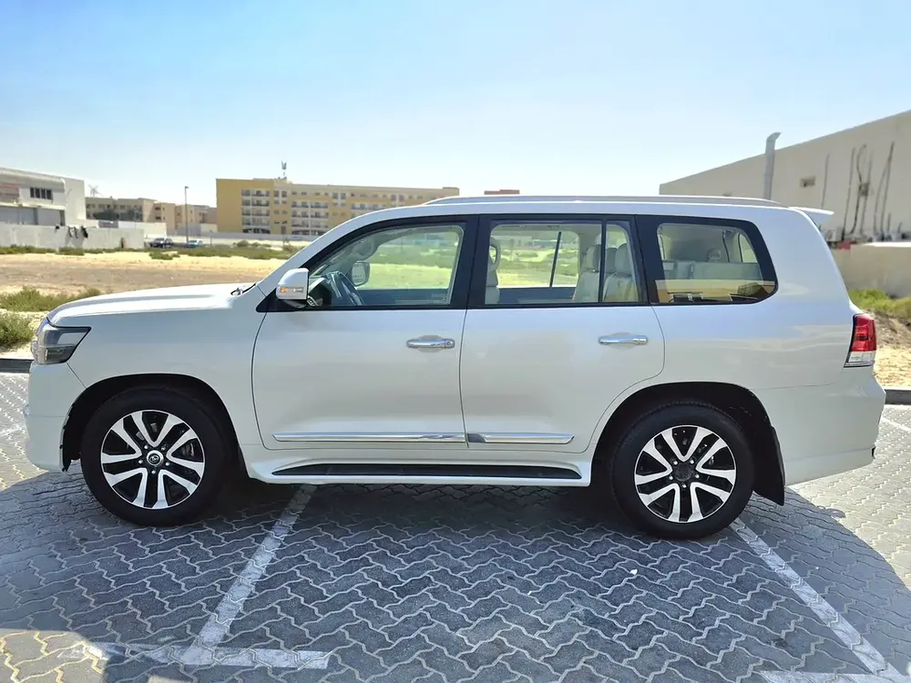 Toyota Land Cruiser GXR V6 Grand Touring 2019 GCC Specs - Image 7