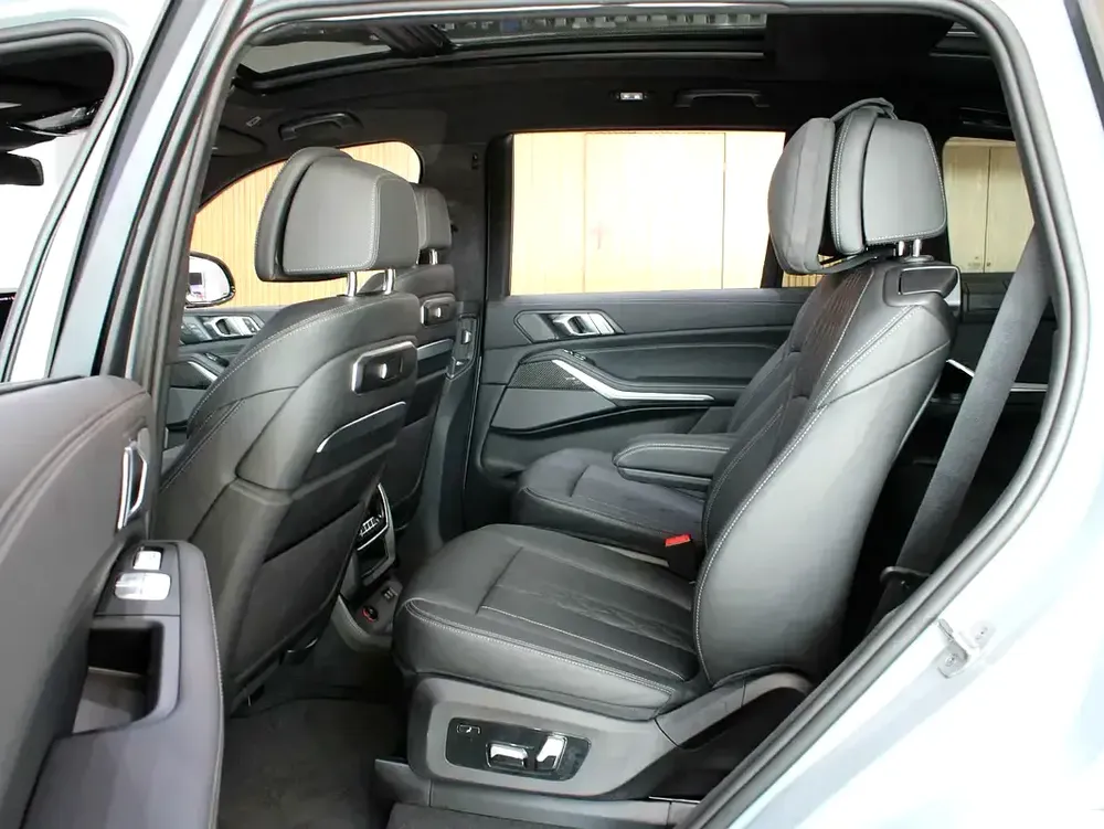 2024 - BMW X7 M60i - V8 | 7 seater with warranty - Image 12