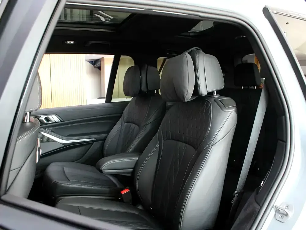 2024 - BMW X7 M60i - V8 | 7 seater with warranty - Image 13