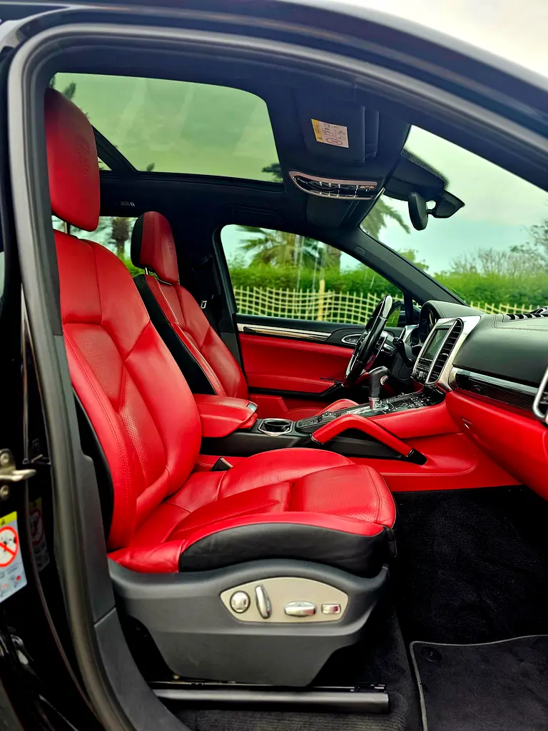 Porsche Cayenne S Full Porsche service history Carbon Fiber - Image 11