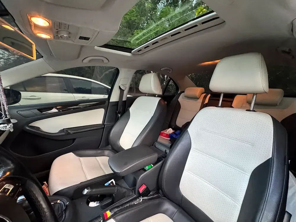 2016 Volkswagen Jetta - GCC Specs - Reliable and Efficient - Image 6