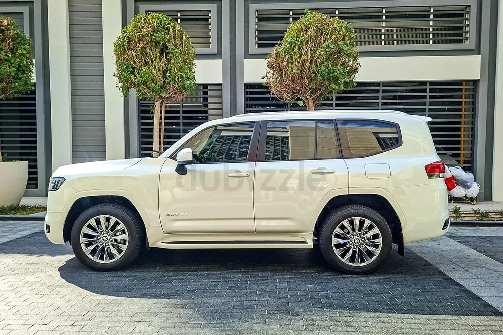 AED 4103/month | 2023 Toyota Land Cruiser GXR 3.5L | GCC Specs | Ref#416406 - Image 5