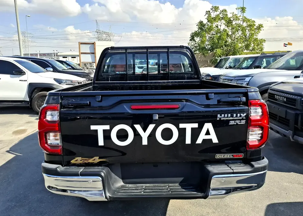 Toyota Hilux 2.4L 2025 AT DC Black Diesel - Image 16