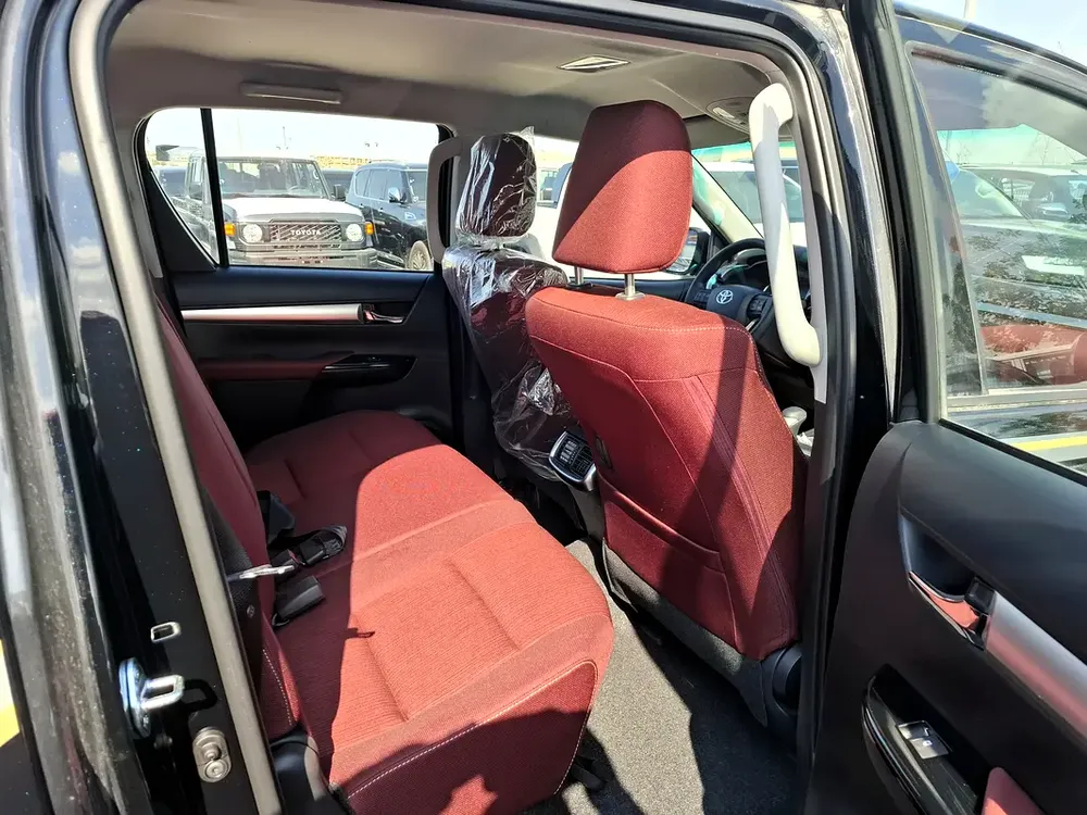 Toyota Hilux 2.4L 2025 AT DC Black Diesel - Image 19