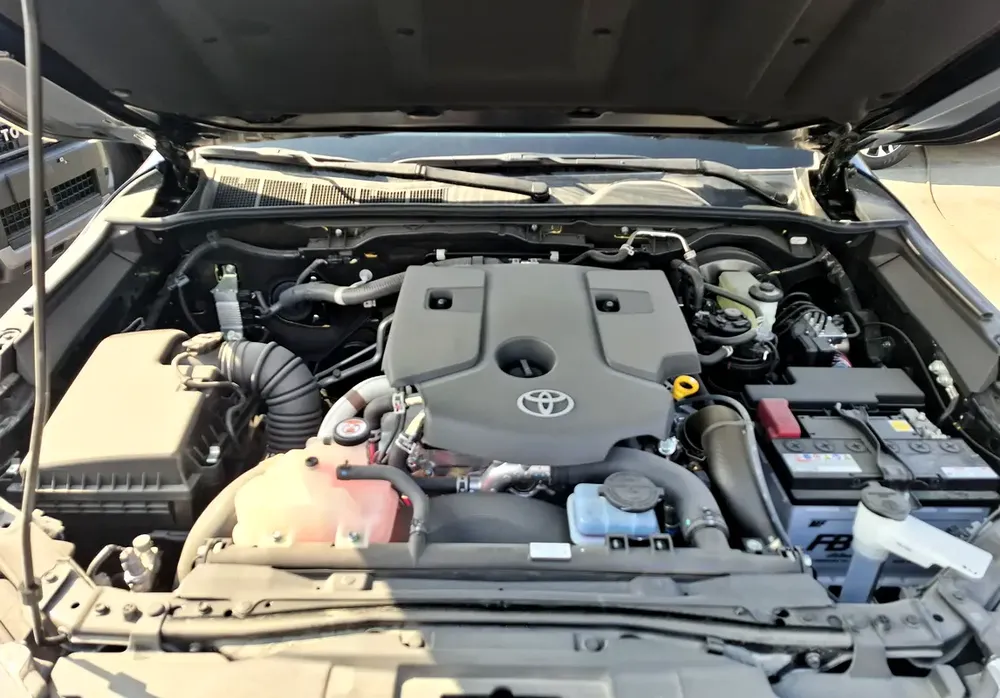 Toyota Hilux 2.4L 2025 AT DC Black Diesel - Image 20