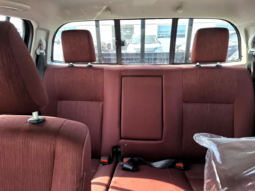 Toyota Hilux 2.4L 2025 AT DC Black Diesel - Image 9
