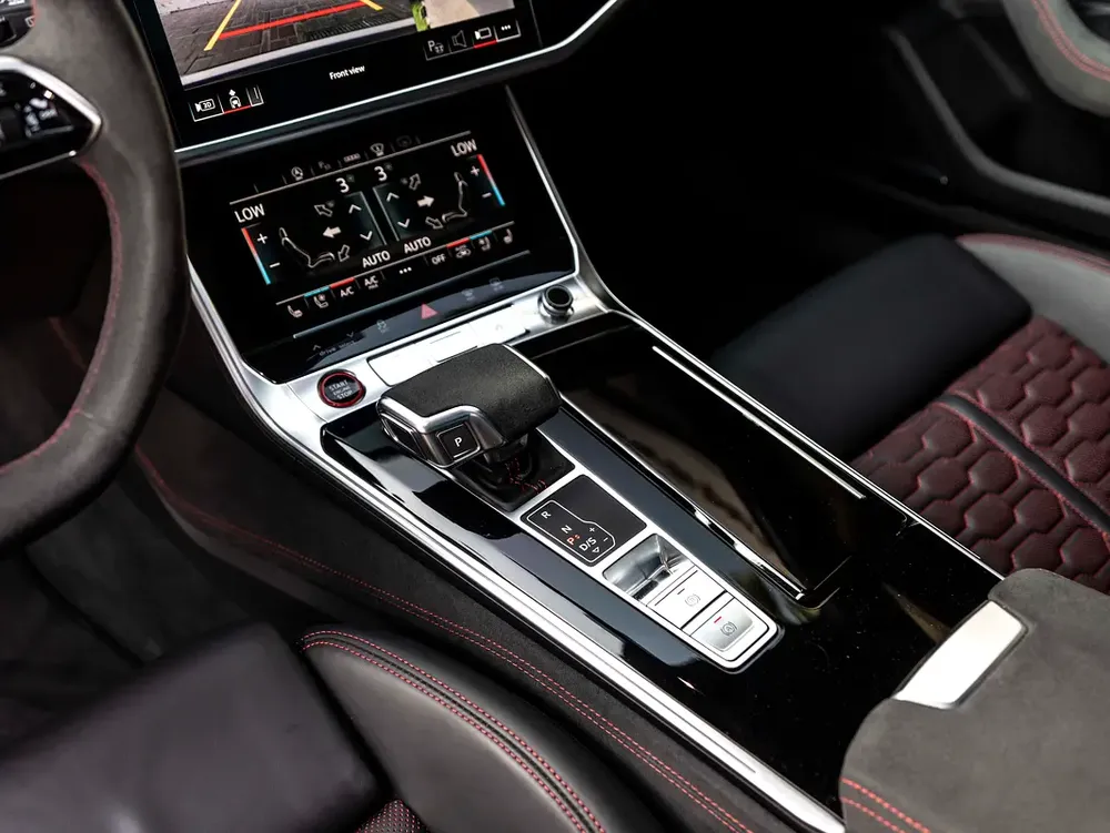 RS6 PERFORMANCE 2025 | CARBON EDITION | 0% DOWN | AL NABOODA WARRANTY AND SERVICE PACK - Image 13