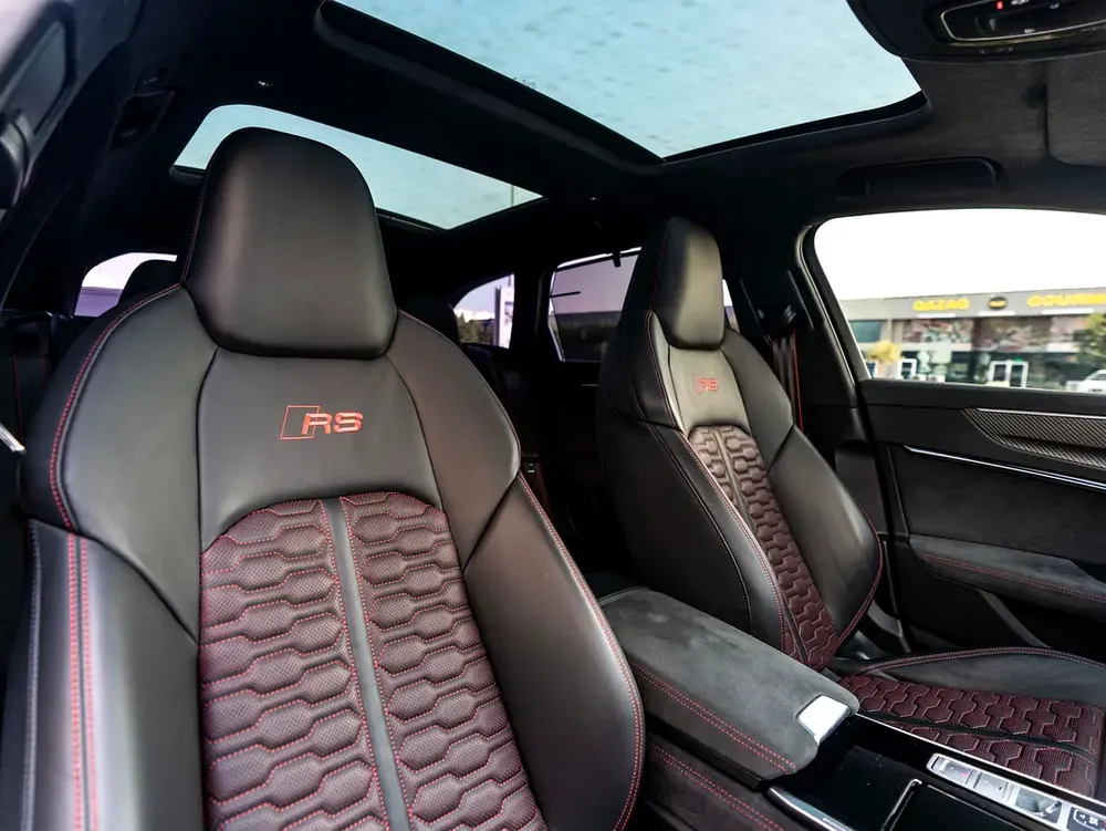 RS6 PERFORMANCE 2025 | CARBON EDITION | 0% DOWN | AL NABOODA WARRANTY AND SERVICE PACK - Image 14