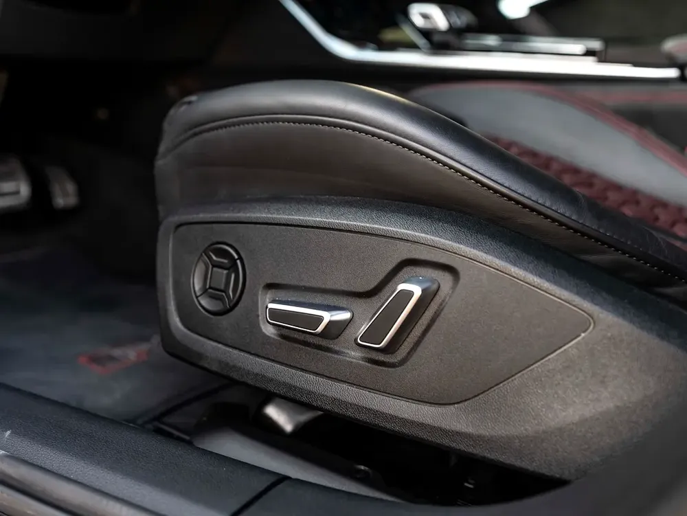 RS6 PERFORMANCE 2025 | CARBON EDITION | 0% DOWN | AL NABOODA WARRANTY AND SERVICE PACK - Image 15