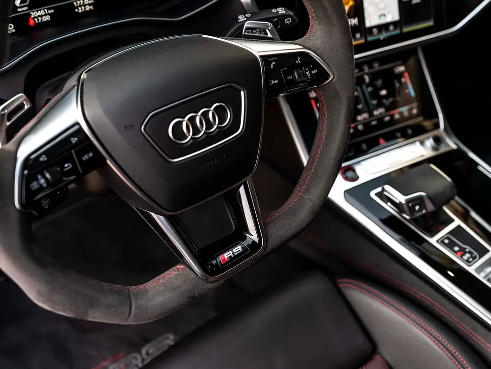 RS6 PERFORMANCE 2025 | CARBON EDITION | 0% DOWN | AL NABOODA WARRANTY AND SERVICE PACK - Image 18