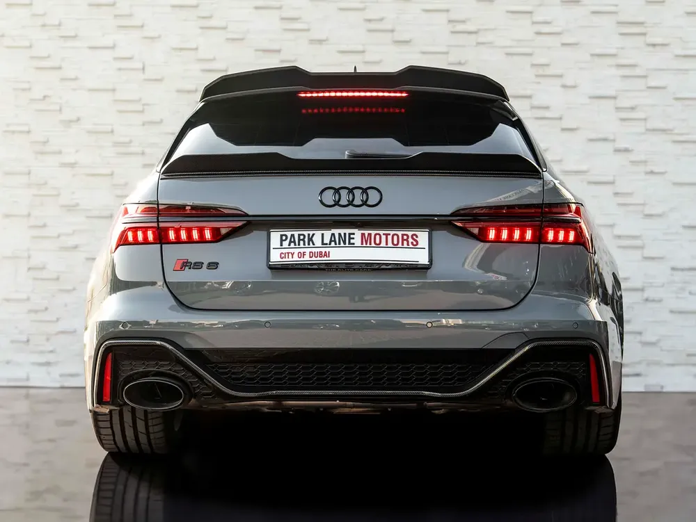 RS6 PERFORMANCE 2025 | CARBON EDITION | 0% DOWN | AL NABOODA WARRANTY AND SERVICE PACK - Image 4