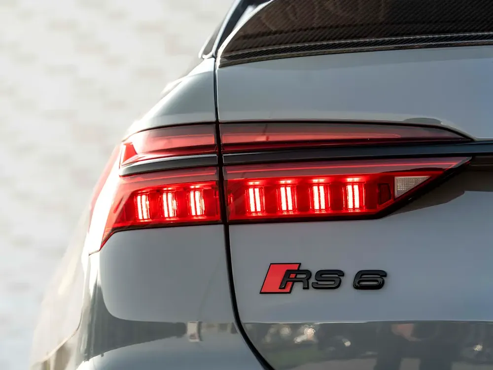RS6 PERFORMANCE 2025 | CARBON EDITION | 0% DOWN | AL NABOODA WARRANTY AND SERVICE PACK - Image 6