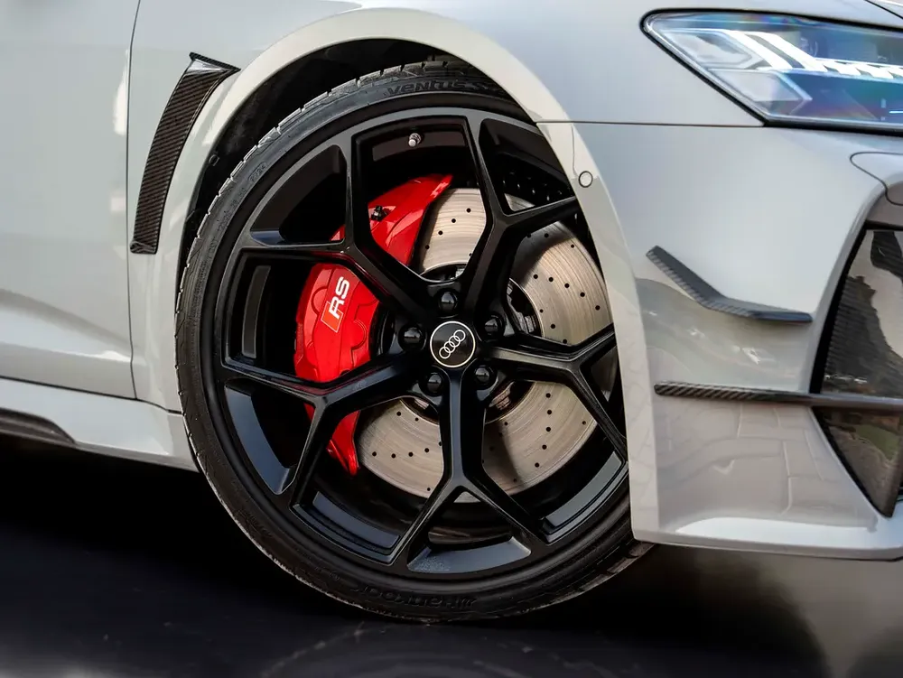 RS6 PERFORMANCE 2025 | CARBON EDITION | 0% DOWN | AL NABOODA WARRANTY AND SERVICE PACK - Image 7