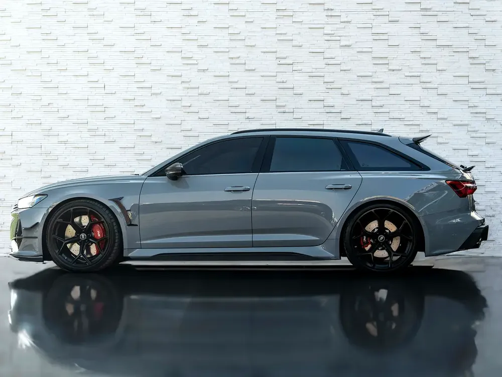 RS6 PERFORMANCE 2025 | CARBON EDITION | 0% DOWN | AL NABOODA WARRANTY AND SERVICE PACK - Image 8